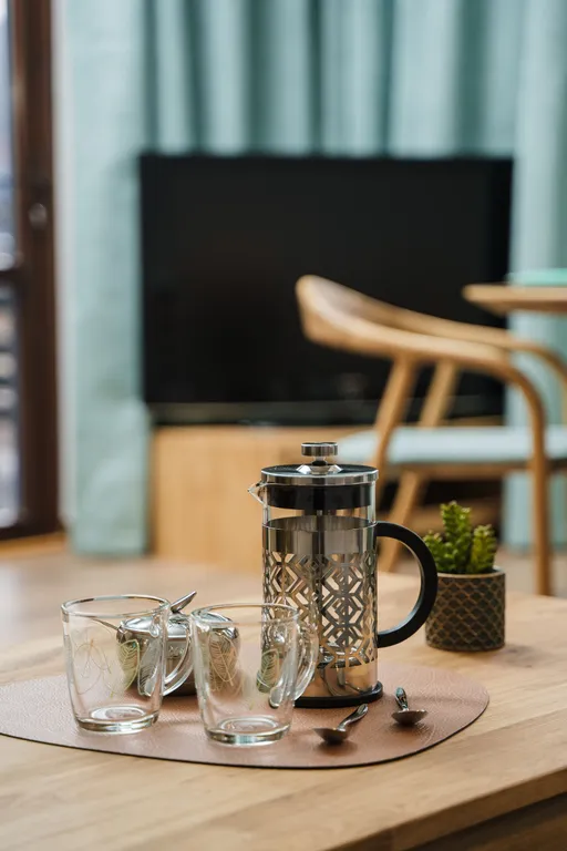 Красивый современный апартамент с 3 спальнями. Камин. Терраса. Горы.