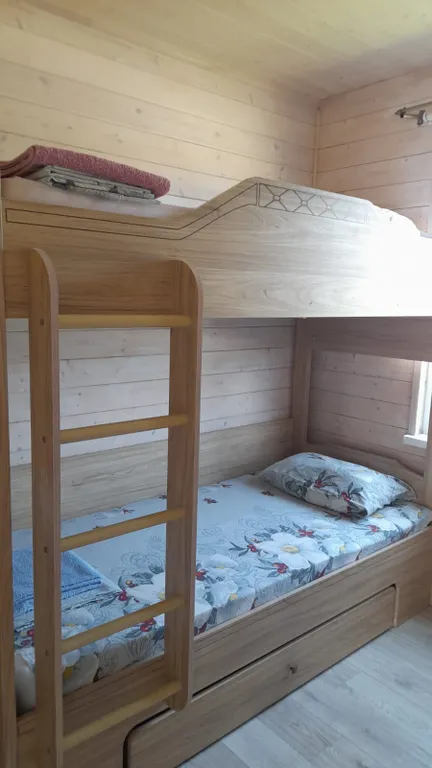 Коттедж с собственной территорией, большой беседкой и мангальной зоной