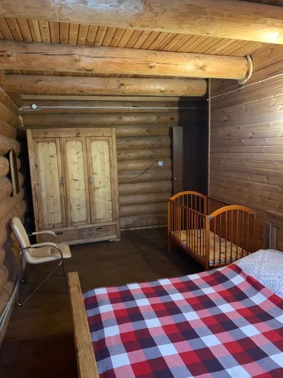 Усадьба Медвежий угол в лесу на берегу озера