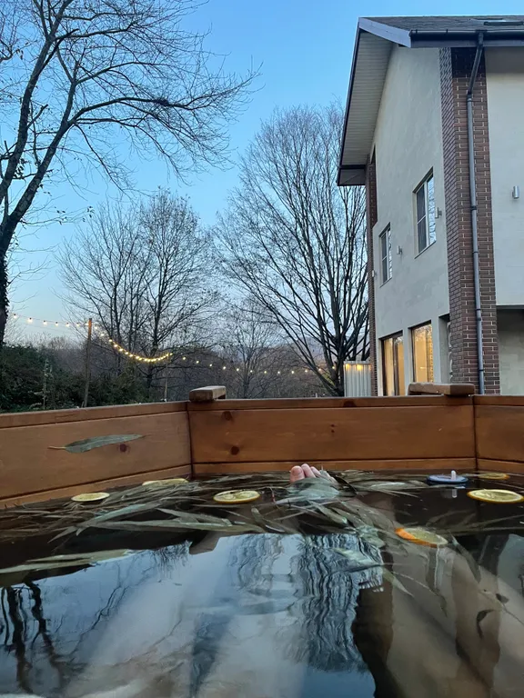 Уютный дом с баней, чаном и видом на горы