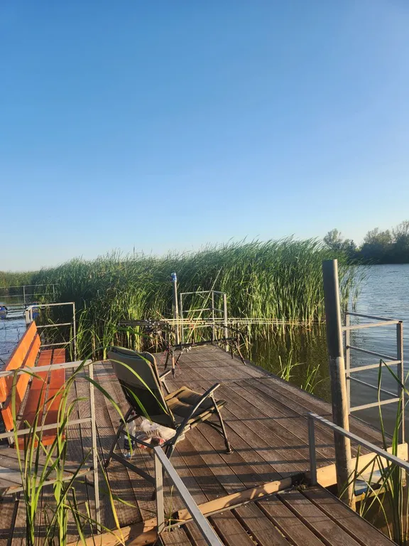 Коттедж у реки