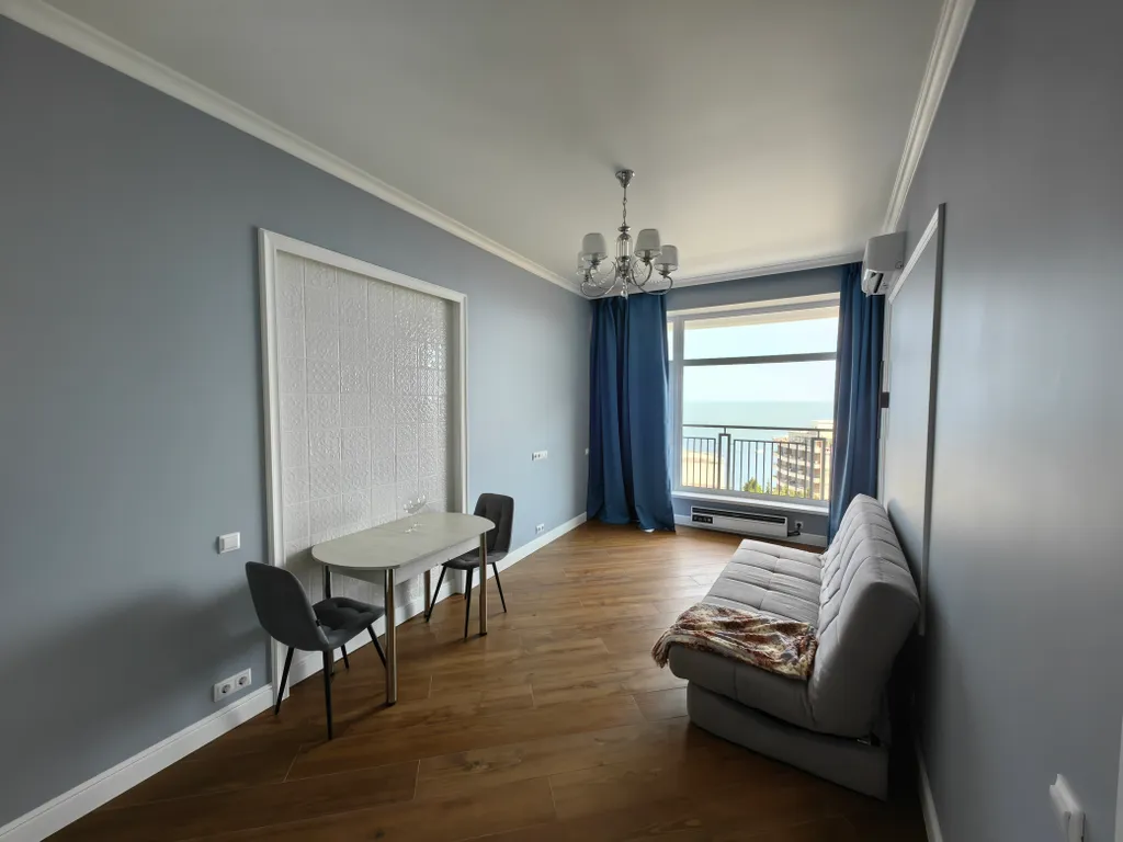 Светлая евро-квартира с видом на море и горы