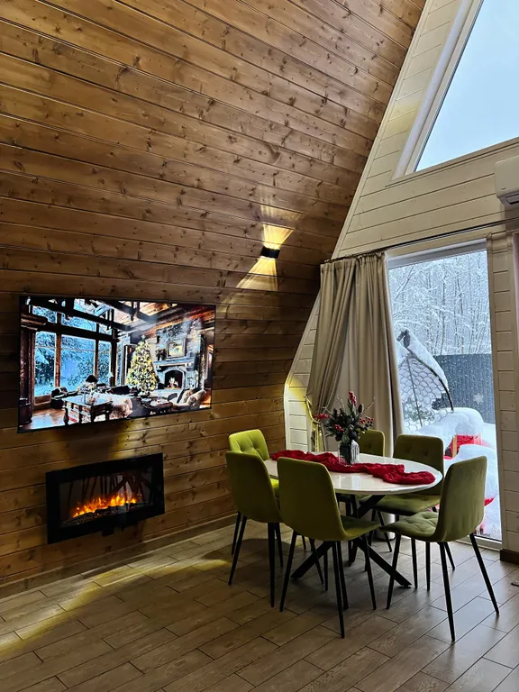 Уютный А-frame коттедж в зеленой части города