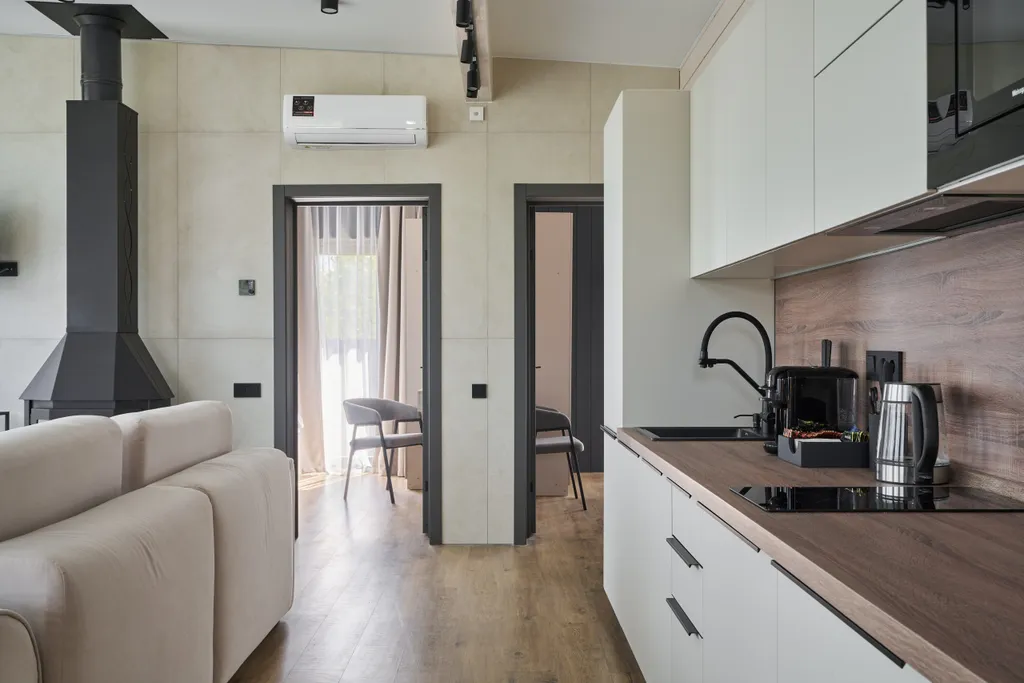 Просторный дом с сауной и камином в окружении леса и реки