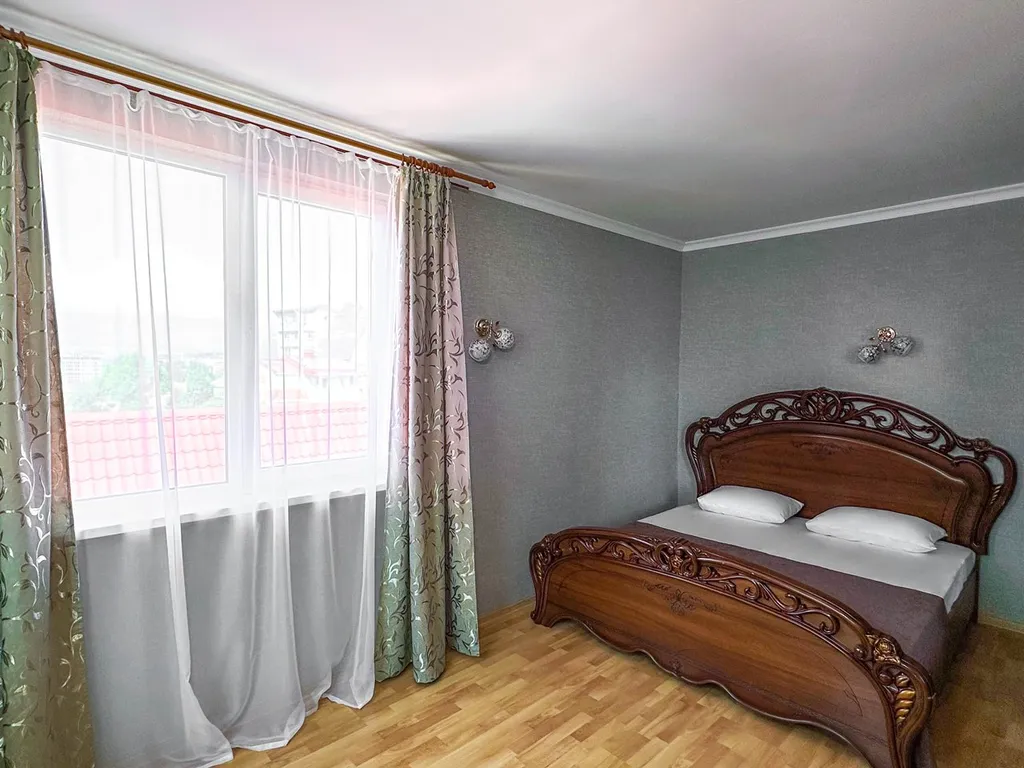 Квартира 3-комнатная Квартира — Адлер