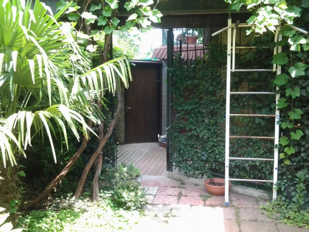 Квартира с двориком