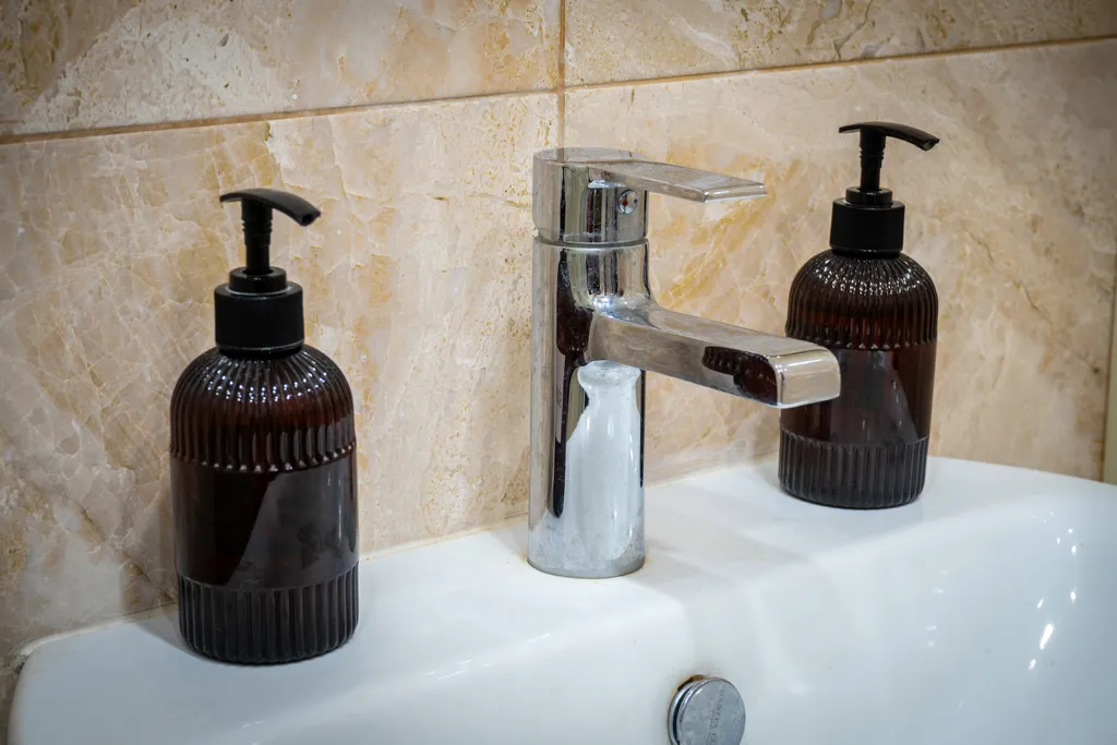 Светлая студия с 2 окнами и видом на горы