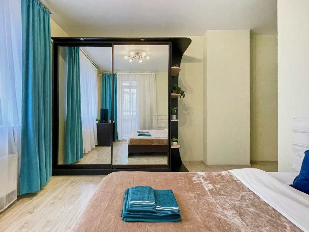 Шикарная 2-комнатная квартира с раздельными комнатами и балконом