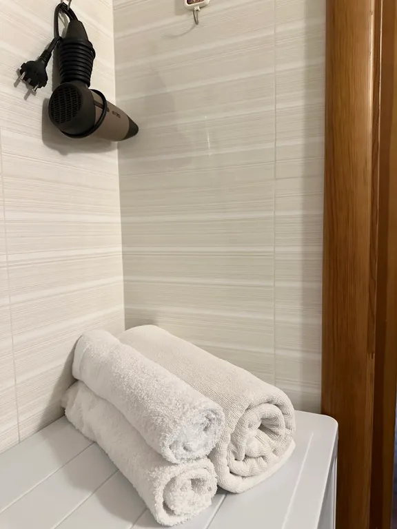 Уютная двухкомнатная на Заре с двумя кроватями