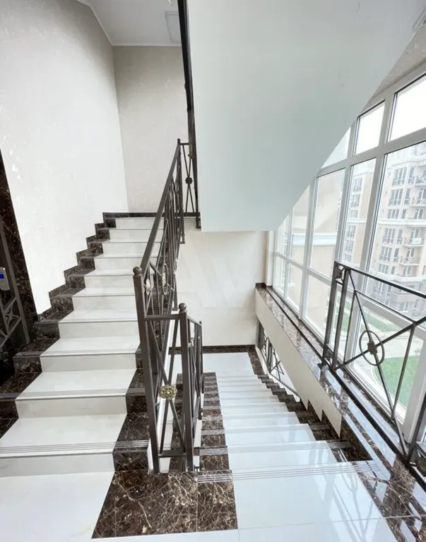 Новая студия с дизайнерскими ремонтом