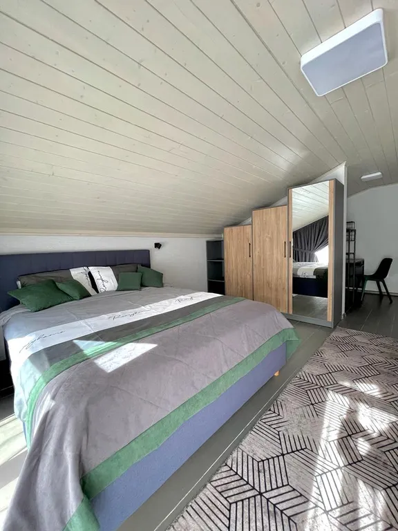 Уютная двухуровневая квартира с видом на горы