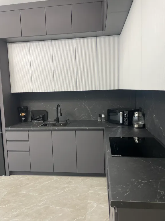 Двухкомнатная просторная квартира с панорамным видом на парк в центре