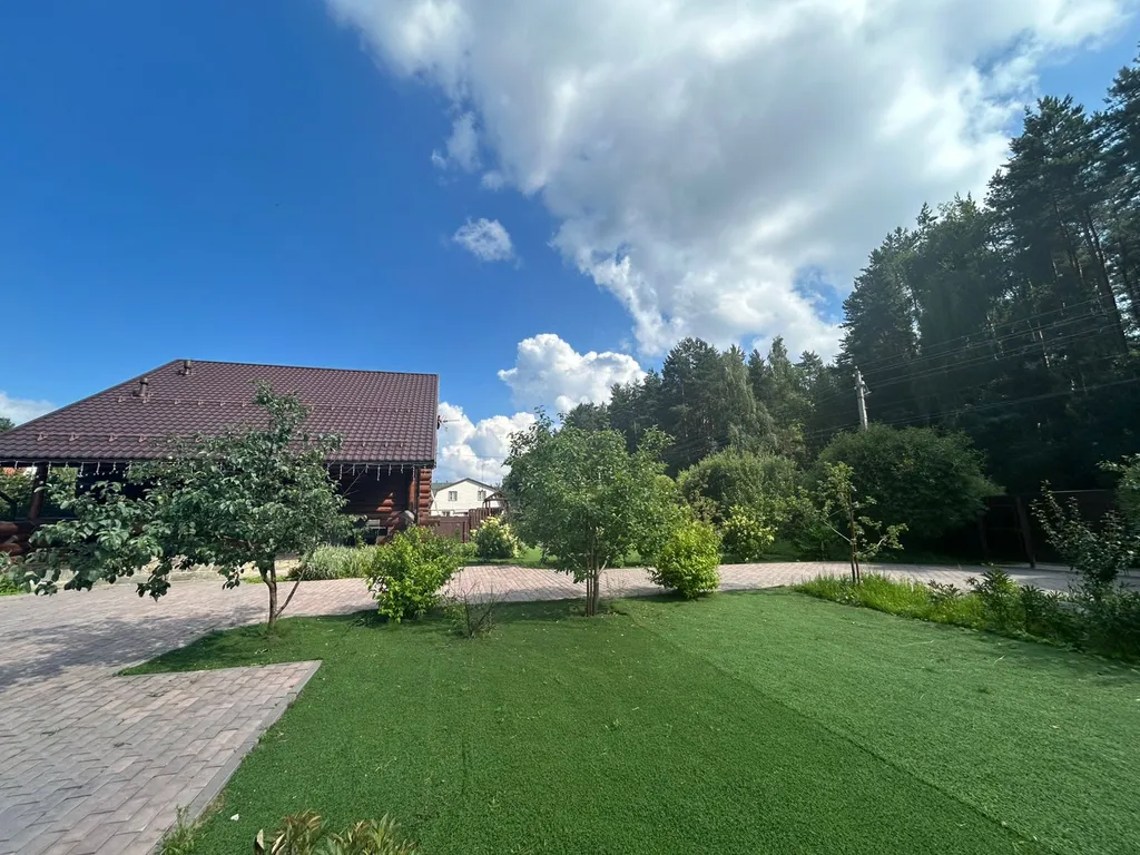 Загородный дом в окружении леса Grovehause