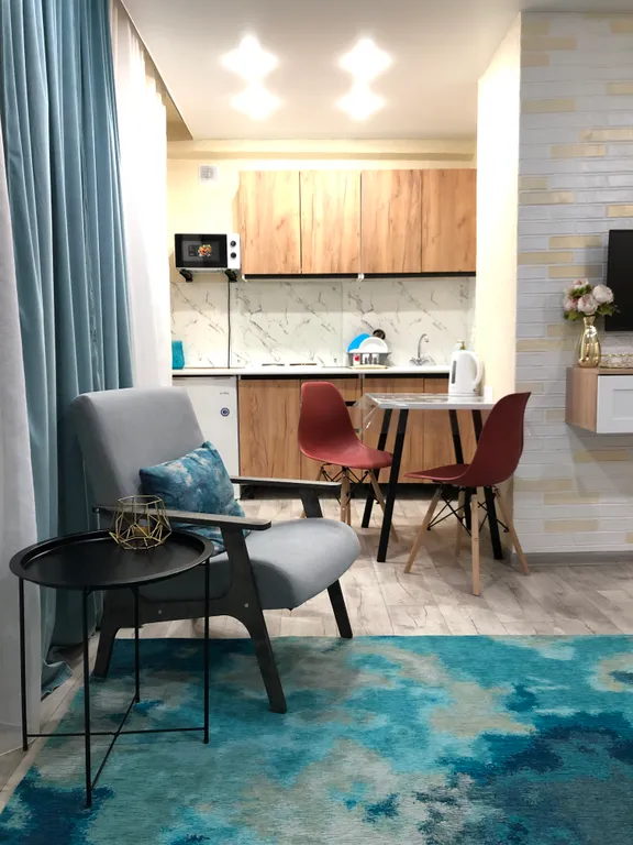 Квартира Видовая студия с новым ремонтом — аренда посуточно в Саяногорск