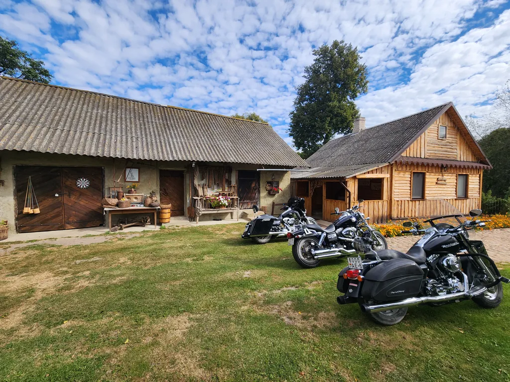 Агроусадьба в хуторской тиши с камином, сеновалом и сном на пчелах