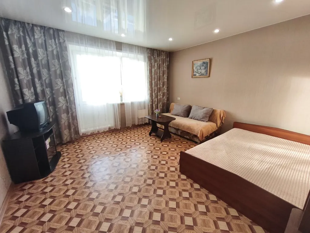 Квартира Квартира с видом на тихий двор в центре Взлетки. — Красноярск