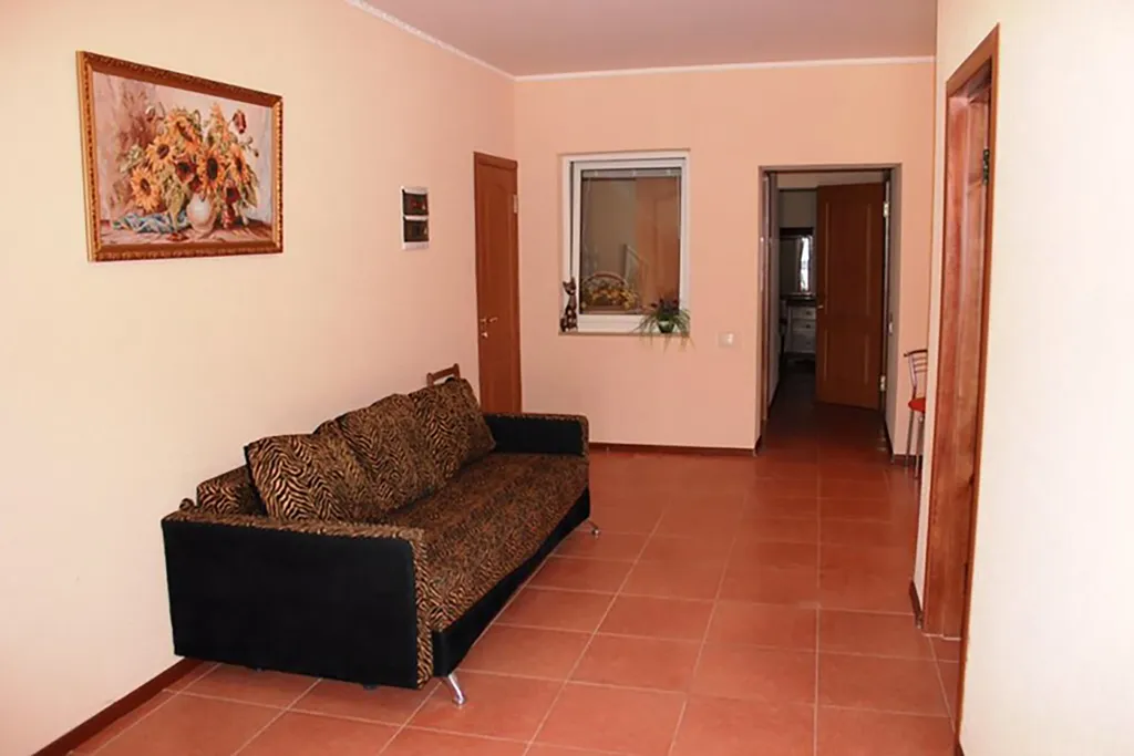 4-комнатная Квартира — аренда посуточно в Алушта