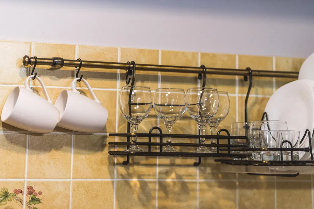 Уютный просторный номер в гостинице в сосновом лесу и на берегу озера