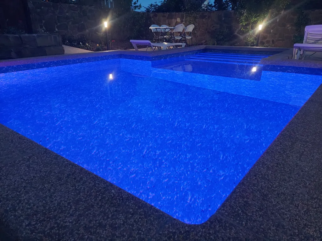 Апартаменты 2 в частном доме с тёплым бассейном у моря