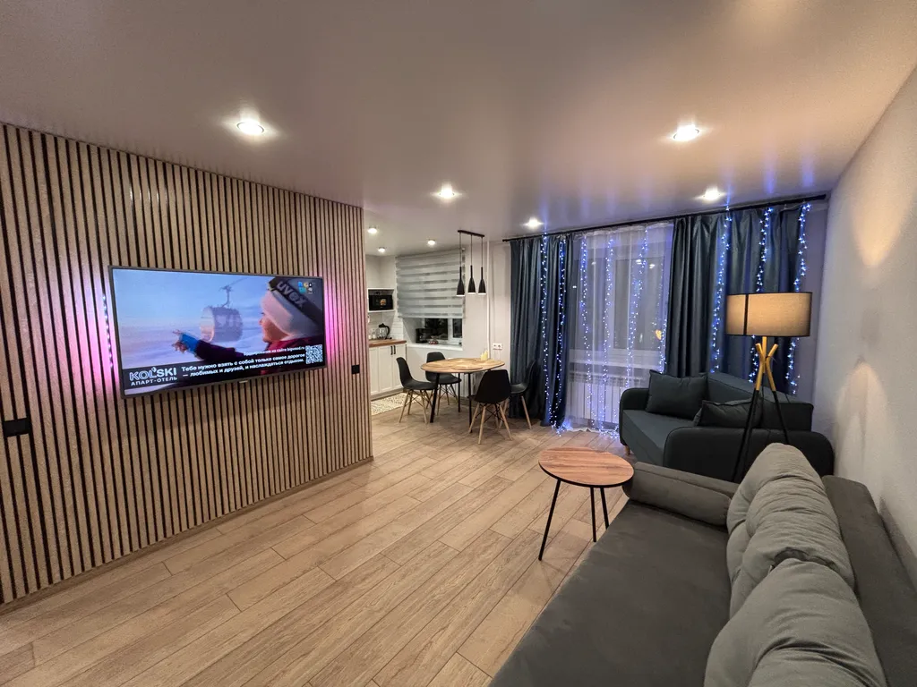 Уютная квартира с большой гостиной рядом с горой — аренда посуточно в Кировск