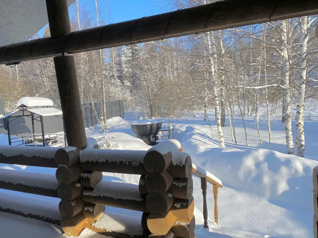 Домик с видом на лес