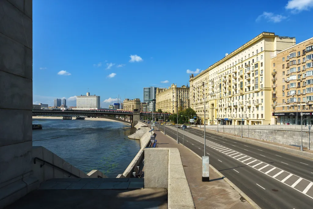 Квартира 4-комнатная квартира с видом на набережную — Москва