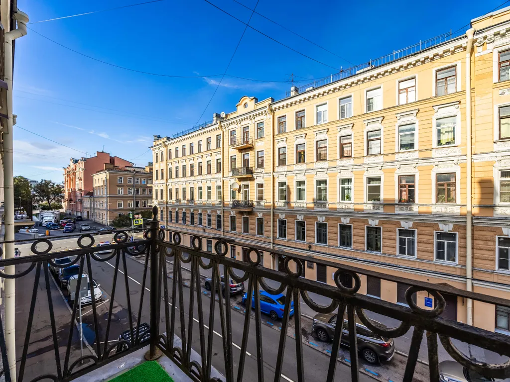 Студия с балконом в 7 минутах от Невского проспекта