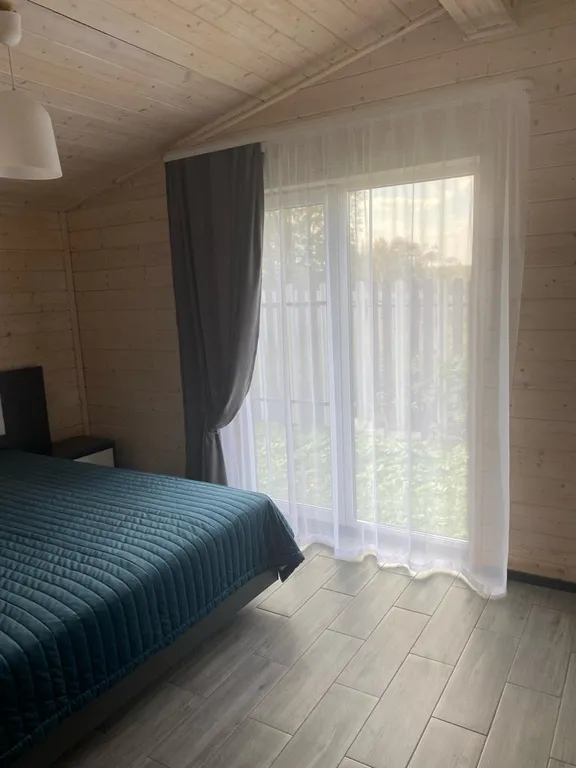 Домик у озера