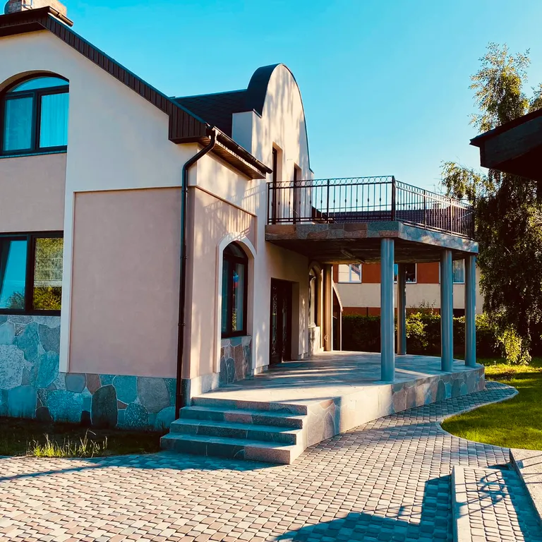 Дом у моря в сосновом бору