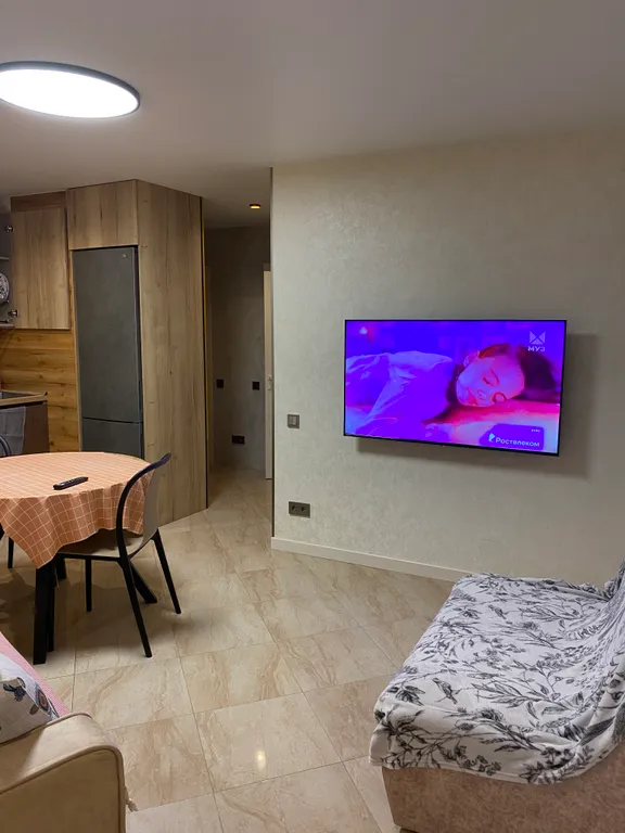 Двухкомнатные апартаменты в новостройке с витражным балконом