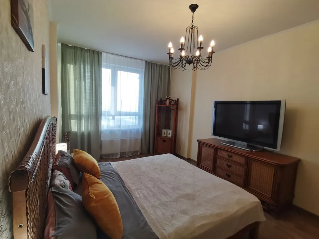 Большая двухкомнатная квартира с панорамным балконом