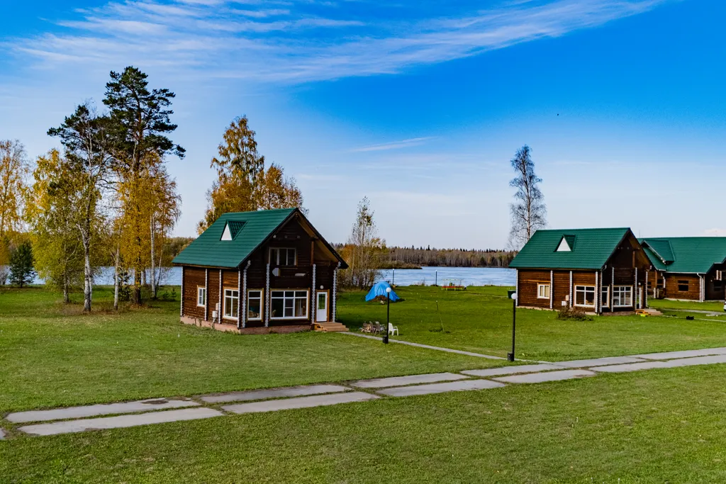 Комфортный дом у реки