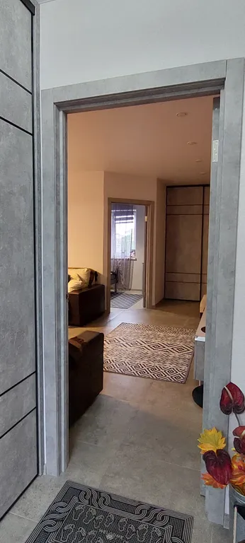 Уютный дом в черте города для комфортного отдыха в лесной местности