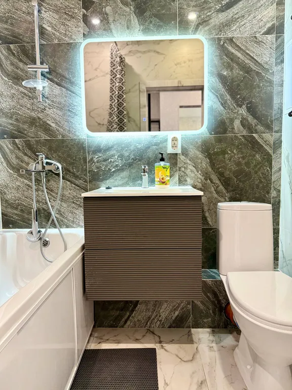 Евродвушка в центре города с красивом видом из окна