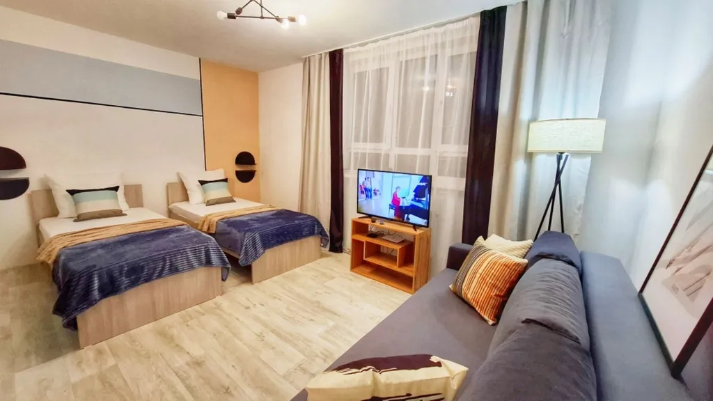 Квартира с видом на Уральские горы и реку Исеть! от 1 до 8 гостей.