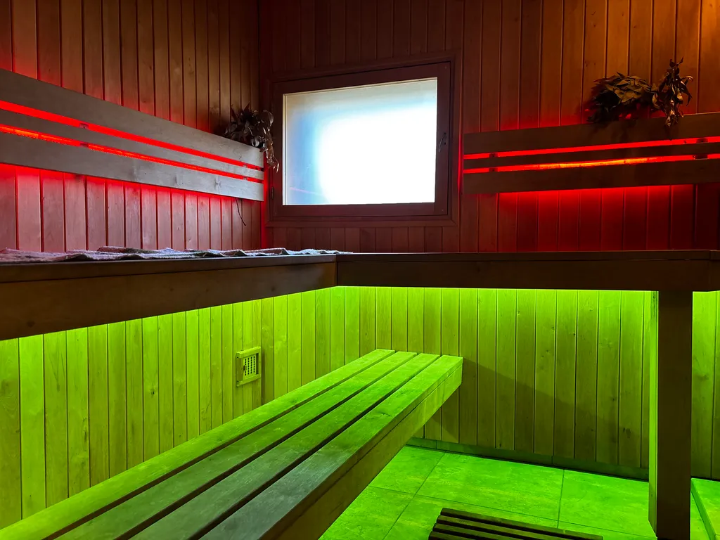 Дом для отдыха с теплым бассейном и сауной