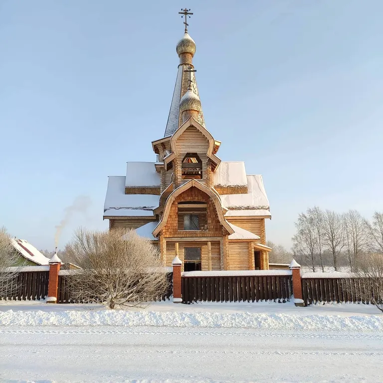Коттедж Дом с террасой прямо на берегу реки — Торфяное