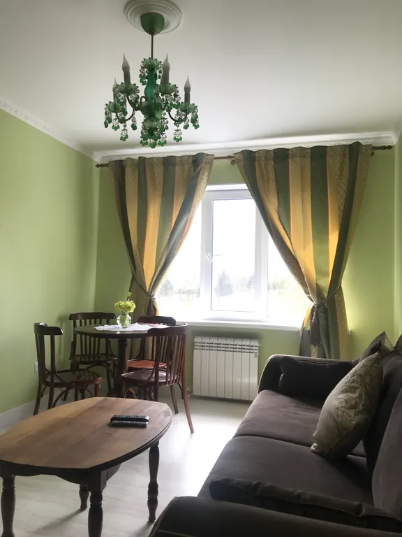 Квартира с зелёной гостиной