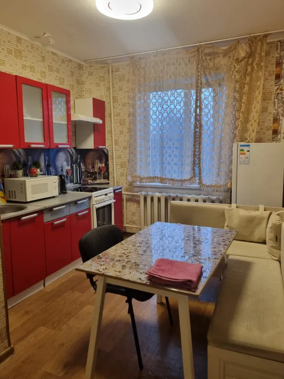 Хорошая квартира в центре города — аренда посуточно в Лангепас