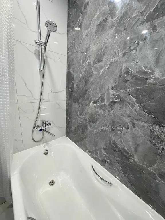 Центр, квартира на Суханова, 2 комнатная, 2 этаж