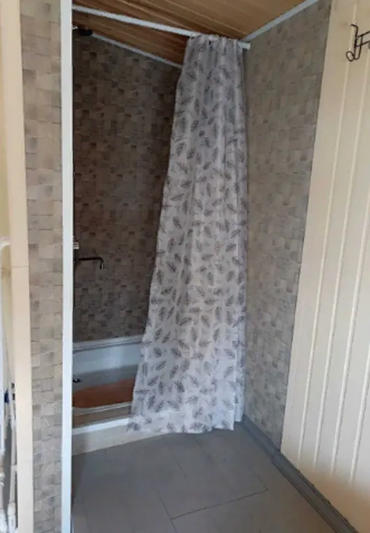 Жилой дом на самом берегу озера Крошнозеро