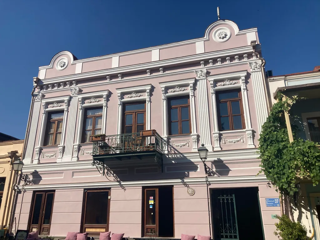 Уютная студия квартира в Тбилисском дворике в центре города