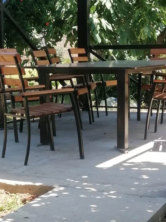 Весь этаж в общем доме у моря и большим садом с беседкой