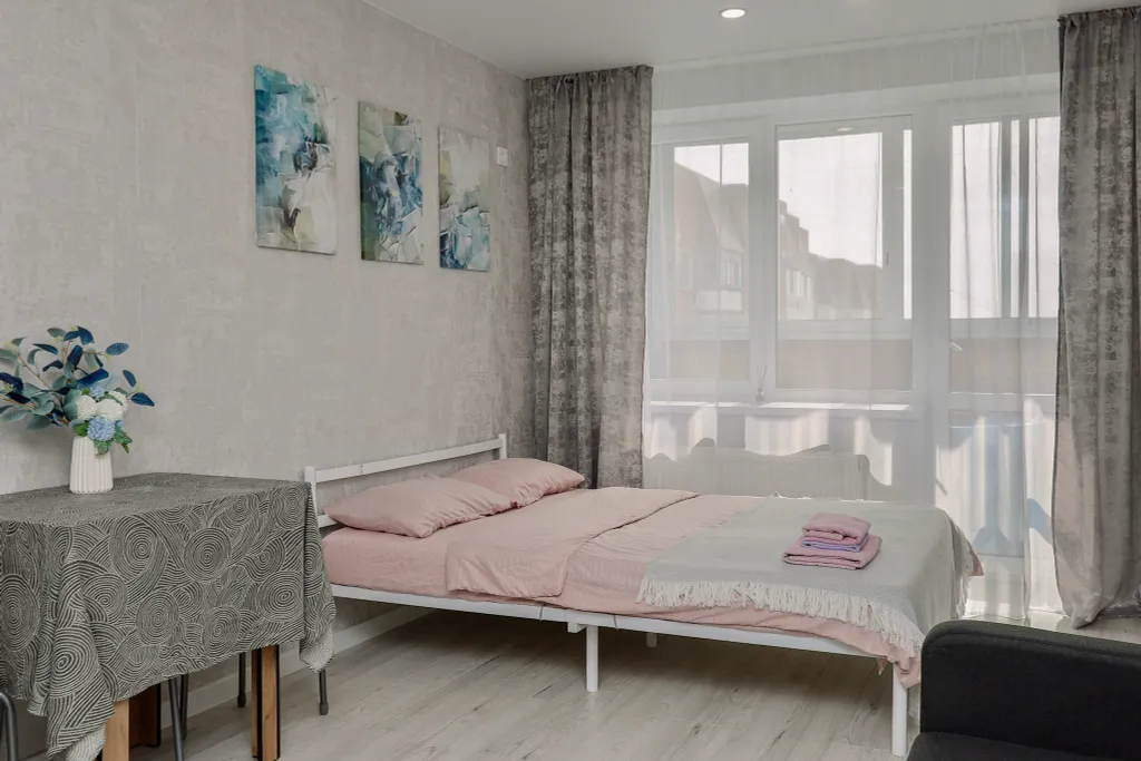 Oчень cветлaя и проcторная квартира с бaлкoном