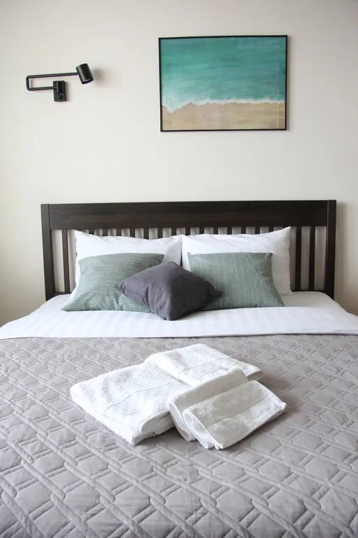 Уютная студия в центре города с красивым видом из окна