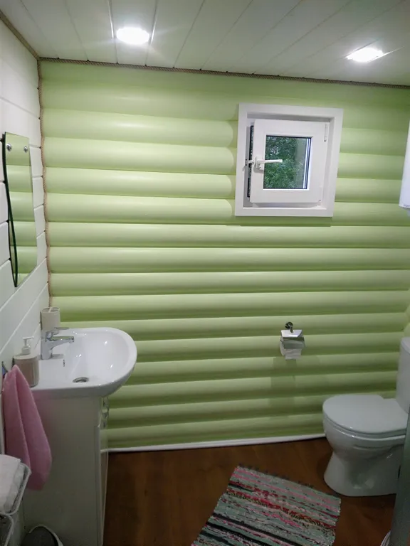 Дом у пруда