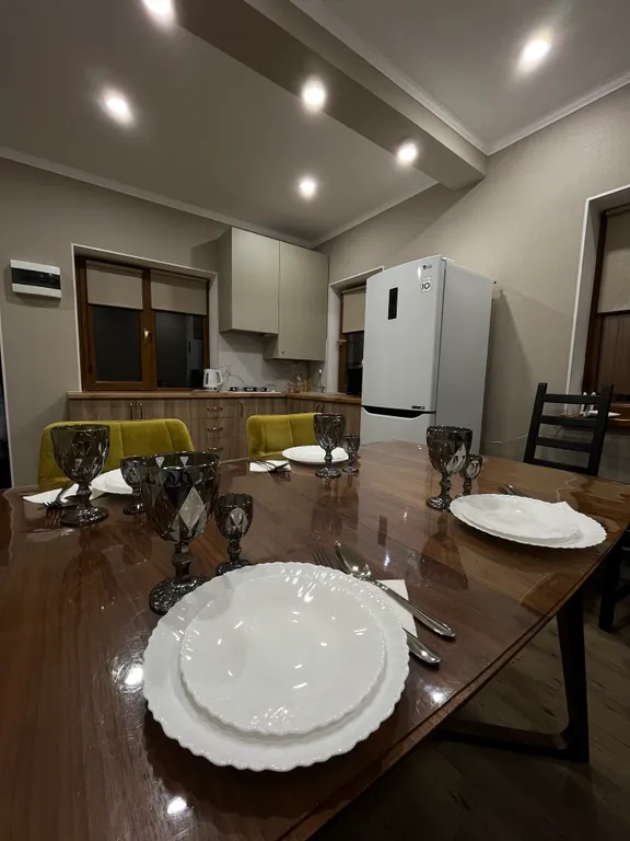 Новый дом в тихом месте недалеко от центра города