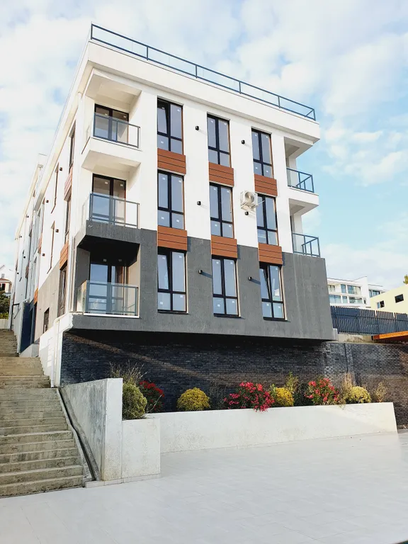 Апартамент с бассейном и видом на море