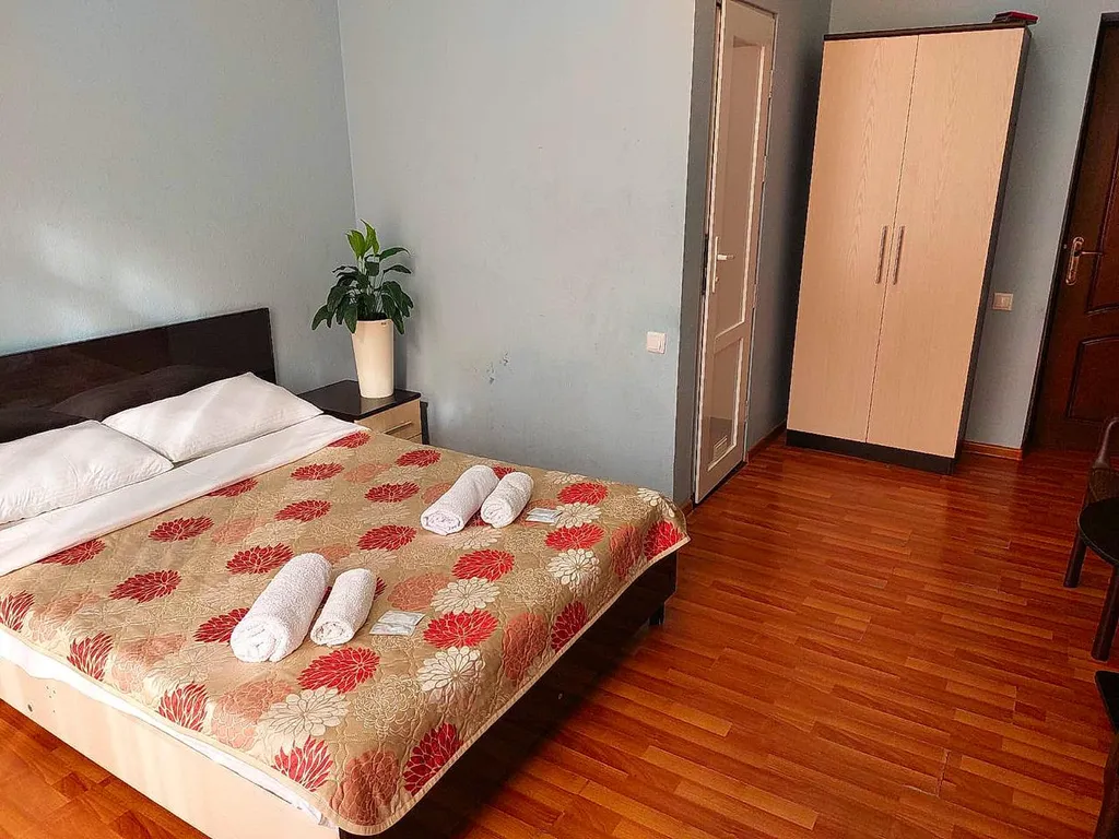 Двухместный номер с двуспальной кроватью и балконом