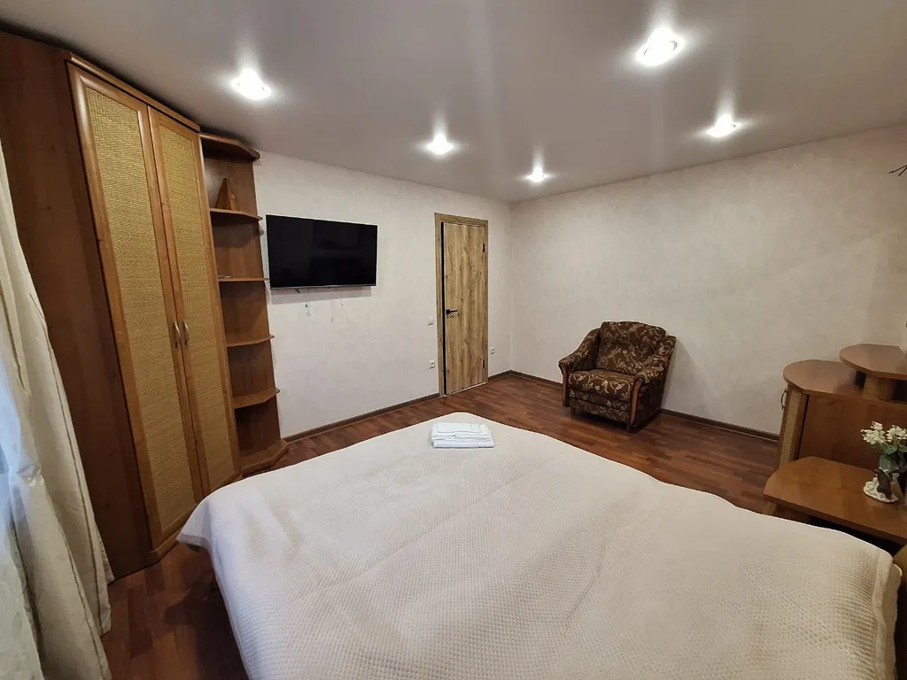 Коттедж Дом в центре города с парковкой и мангальной зоной — Геленджик